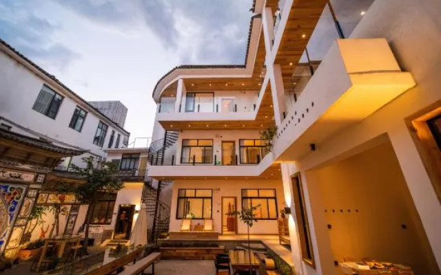 Dali Erhai Lake · Lake Residence Time Seaview Inn