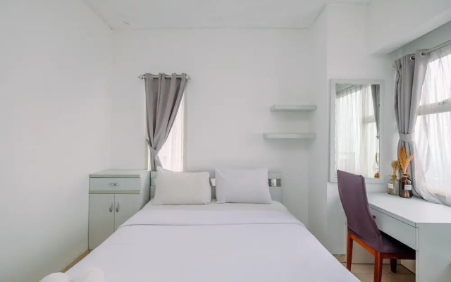 Simple and Cozy Living Studio Apartment at Margonda Residence