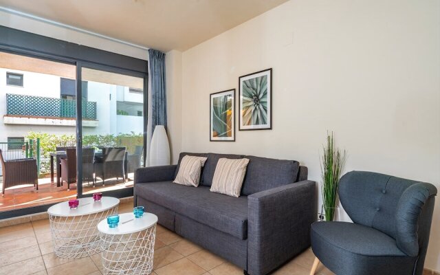 Large Terrace Apartment and near the Pool Ref 38