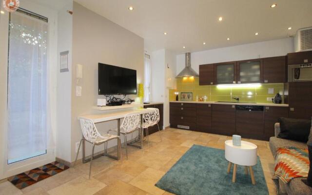 ALC - PSA12 - 9 min PALAIS AND BEACHES