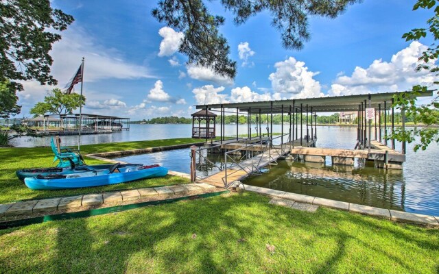 Deck, Boat Slip + Views: Lake Hamilton Cabin!