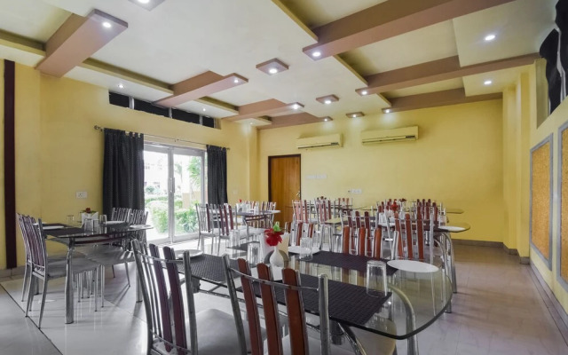 OYO 62127 Ritz Rivera