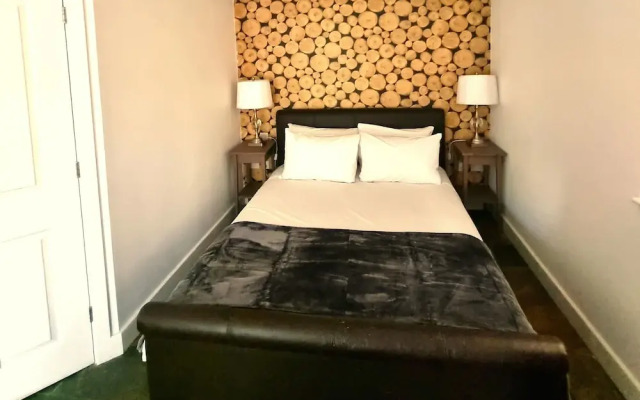 Oak Tree Rooms