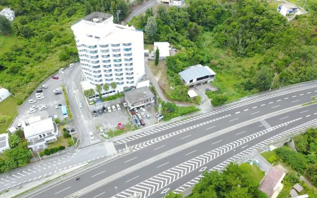 City 1500 SF 2BR condom 3F sea view