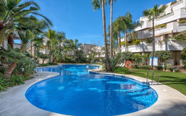 FA - Fabulous Apartment with in and outdoor Pool