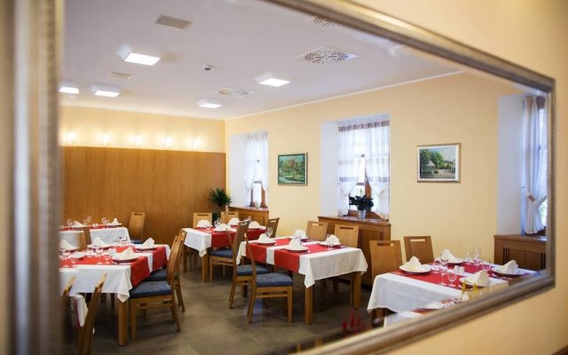 Hotel and guest house Triglav Dobrna