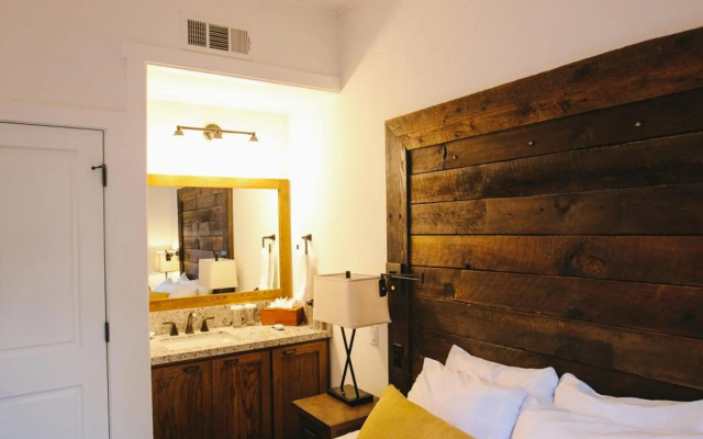 Sunnyside Restaurant & Lodge