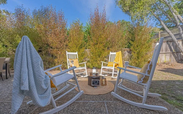 Pebble Beach Barking Seals - 5min Walk to the Beach!