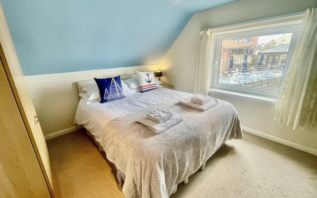 Two Bedroom Maisonette With Balcony and sea Views