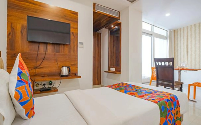 Fabhotel Royal Inn I