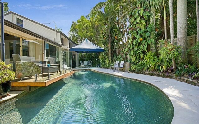 Tropical 5 bedroom family getaway in Noosa Heads