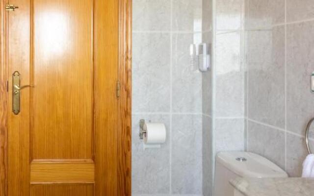 California Suite - All-day Sunny 2-Bedroom Apartment