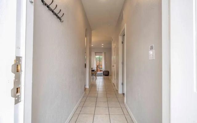 Cozy 4BR Regal Oaks w hot tub