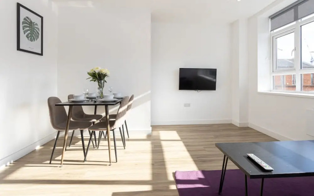 Modern, Stylish 1BR Apartment Nearby AO Arena