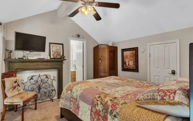 Tuscany On Taneycomo 2 Bedroom Condo by RedAwning