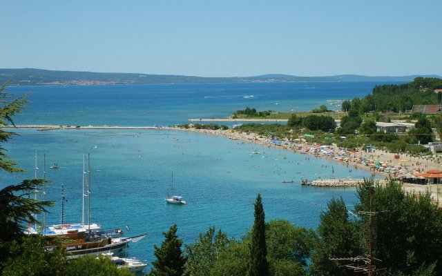 Apartment Ivan - with parking : A4 Omis, Riviera Omis