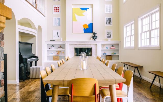 Warhol by AvantStay | Estate w/ Wine Cty Views | Sleeps 28!