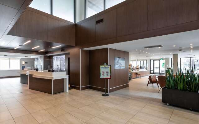 DoubleTree by Hilton Hotel & Suites Victoria