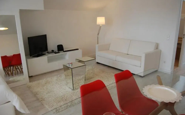 Wallis Apartments