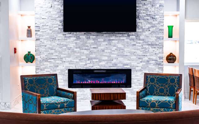 La Quinta Inn & Suites by Wyndham Evansville