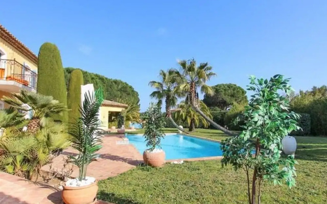 Vibrant Holiday Home With Private Pool
