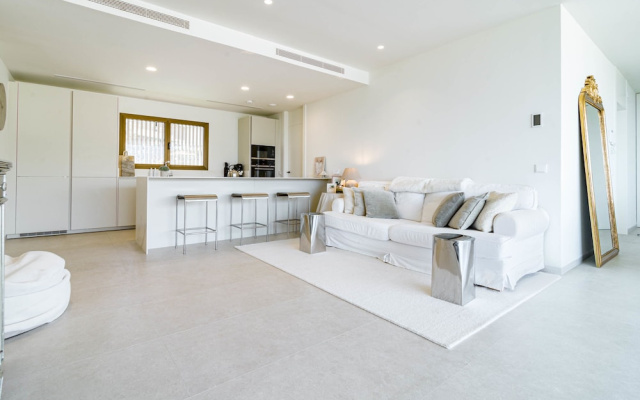 RLQ - Modern 2 Bed Apt With Rooftop Plunge Pool