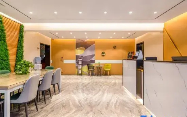 Rujia Ruibai Cloud Hotel (Tianjin Eye Bening Park Subway Station)