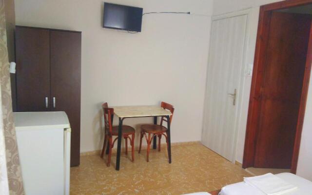 Rooms-Studio Anagnostou