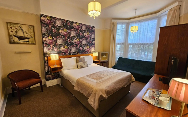 Rivelyn Hotel Bar & Restaurant