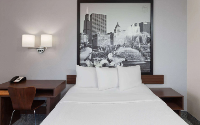 Super 8 by Wyndham Romeoville Bolingbrook