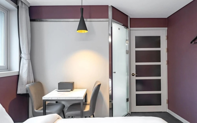 e-Hotel
