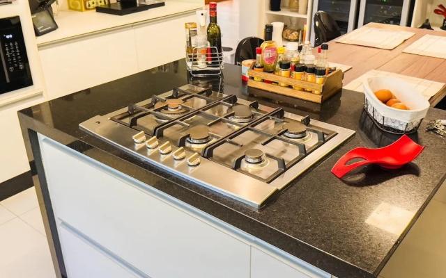 Refúgio de Alto Padrão na Granja Viana