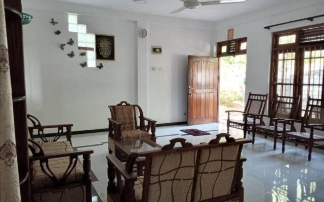 Private house with small garden in Hikkaduwa.