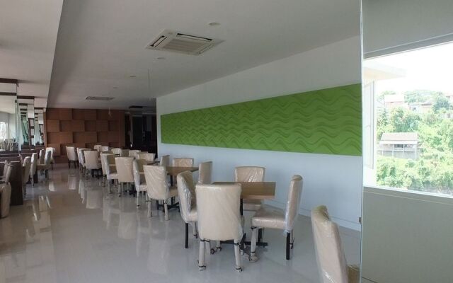 Studio Inn & Suites