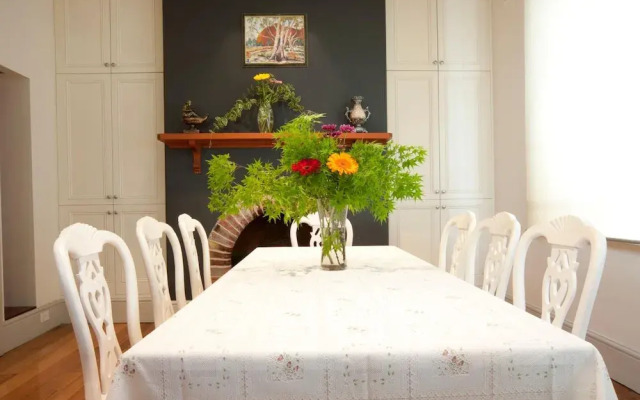 Lowena Cafe and Accommodation