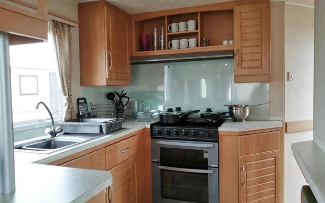 Beachside, Family-friendly, WiFi, 8 berth Caravan 133