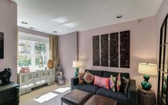 A Fabulous Washington DC 2BR 2 5BA Victorian Row Bi-Level Apartment 4 Guests