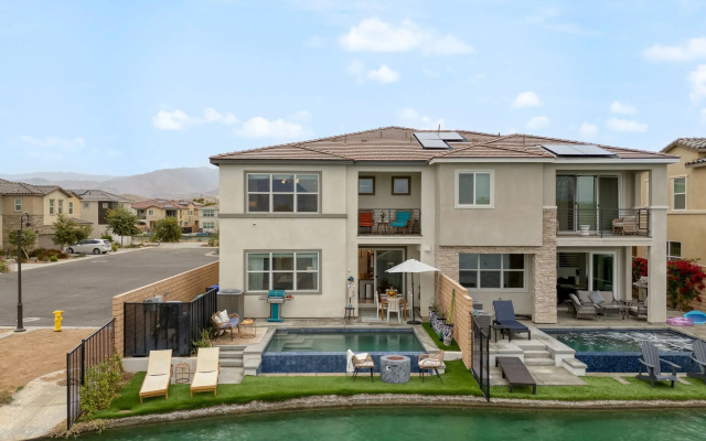 Sunburst by Avantstay Lakefront + Mountain Views