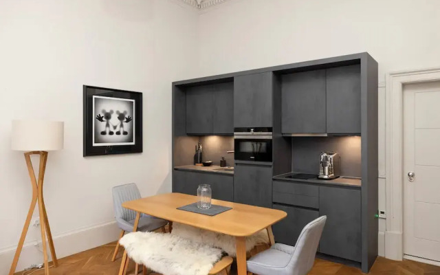 Modern studio in Edinburgh West End