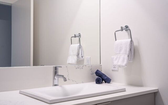 Drop In Condo by Revelstoke Vacations