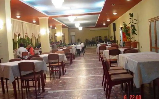 Kristal Hotel