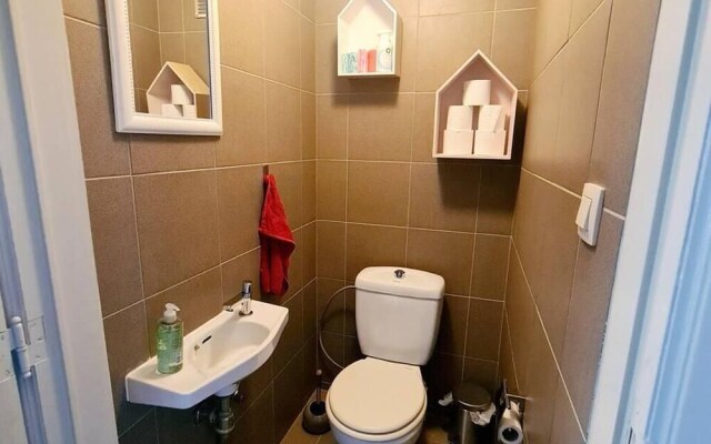 Spacious 2 Bedroom App in the Center With Terrace