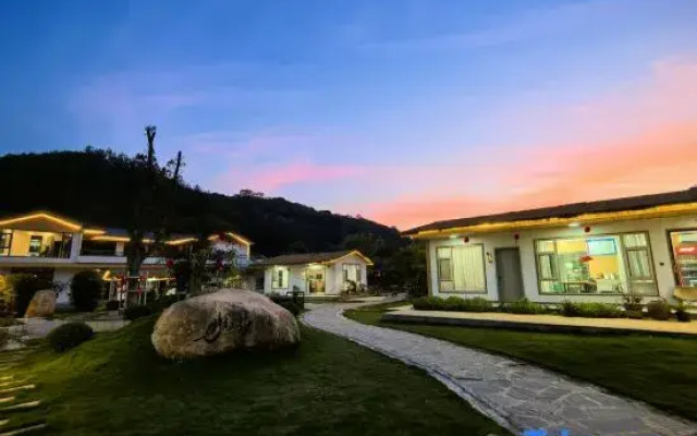 Story and His Courtyard Aesthetic Homestay (South Gate of Donglin Temple Pure Land Garden Branch)