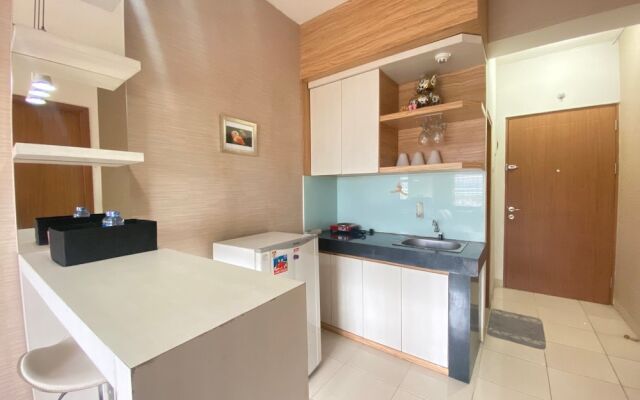 Cozy 2Br At Pinewood Apartment