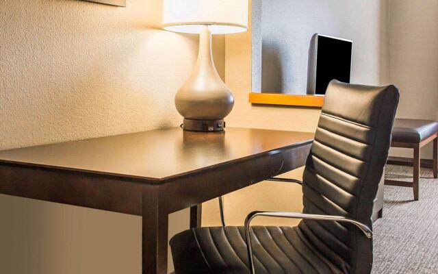 Comfort Inn & Suites Waterloo - Cedar Falls