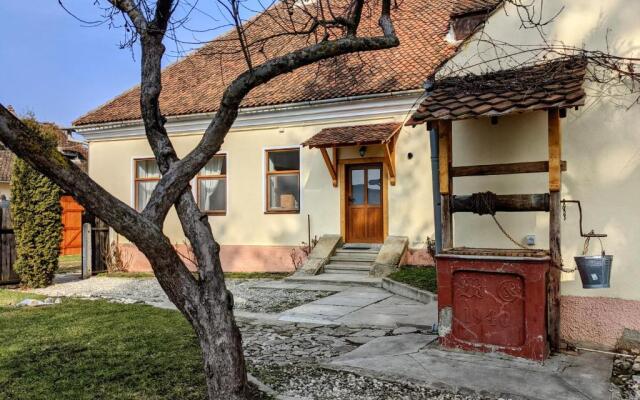 Gästehaus Honigberg next to the Fortified Church of Harman
