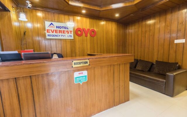 Oyo 611 Hotel Everest Regency