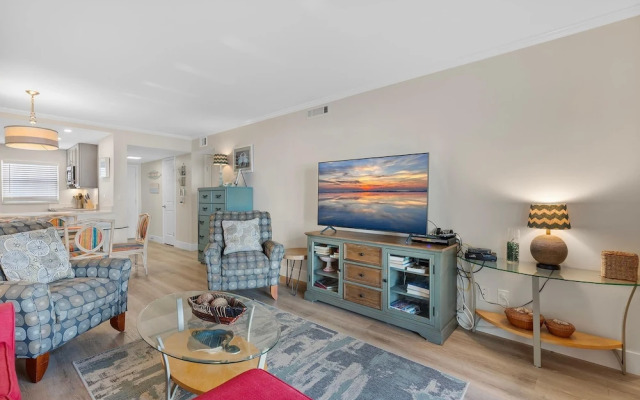 Sea Coast Gardens III 110