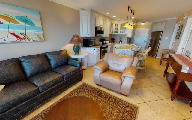 Seascape 2113 2 Bedroom Condo by RedAwning