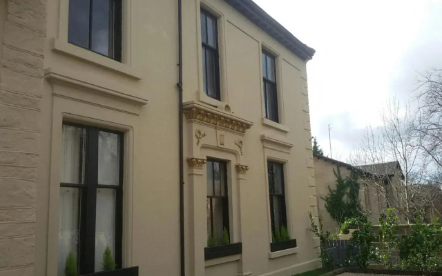 Crosshill House